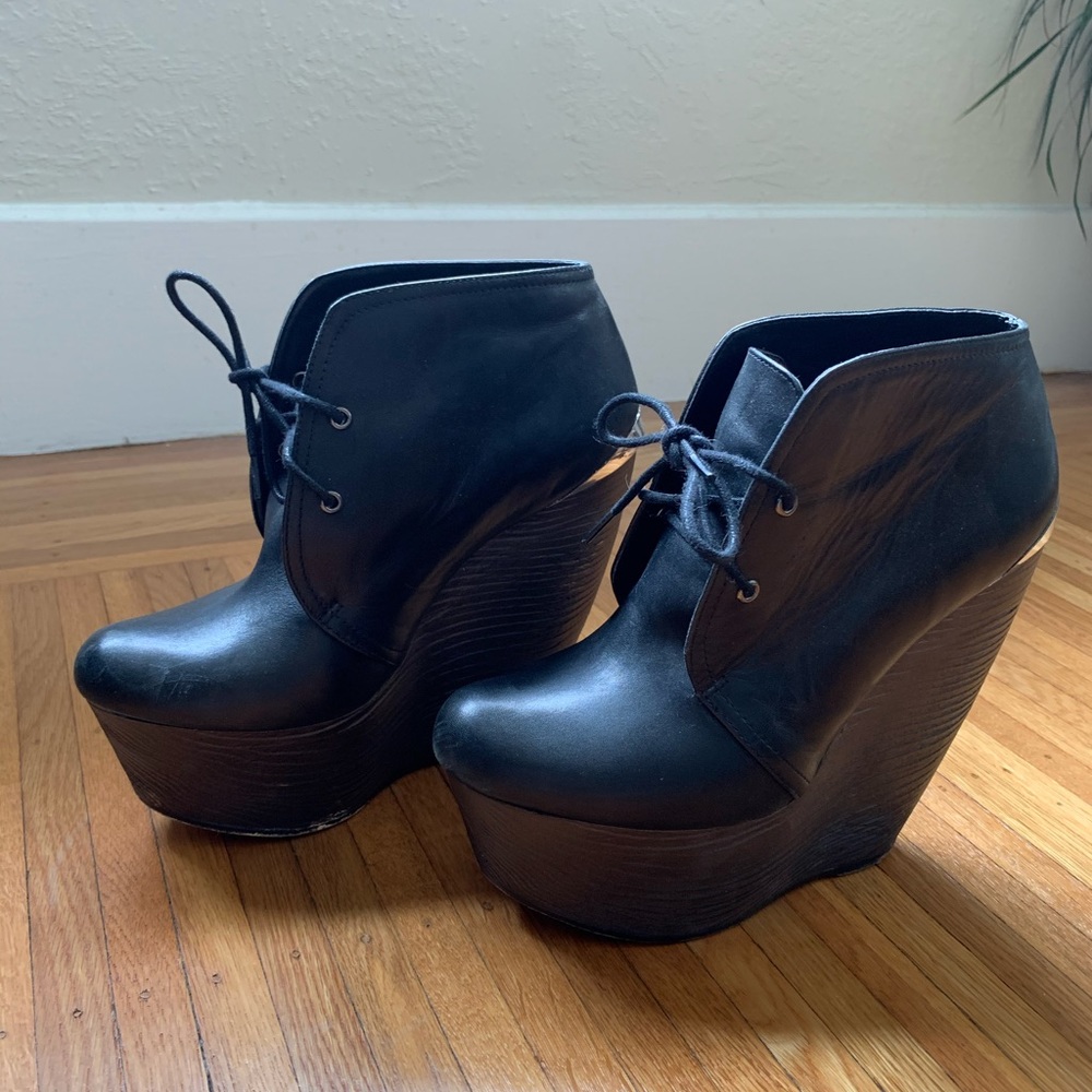 Women’s platform Steve Madden booties